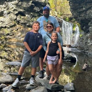 Meet your Posher, Ashley! 🌻✌️☕️